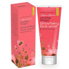 Blossom Kochhar Aroma Magic Strawberry Face Wash - 100g