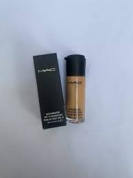 Mac NC20 Matchmaster SPF 15 Liquid Foundation - 30ml